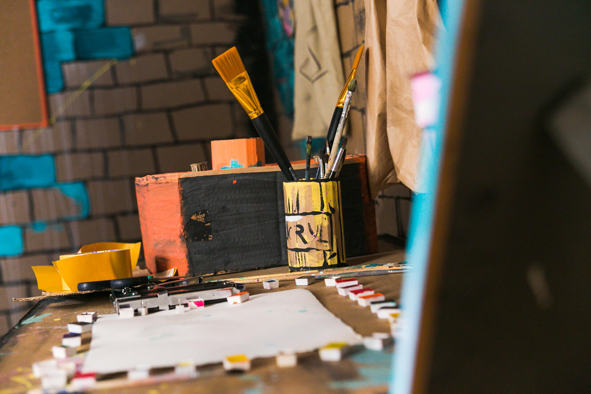 Кейс рекламного ролика пенала для акварельных красок Simple