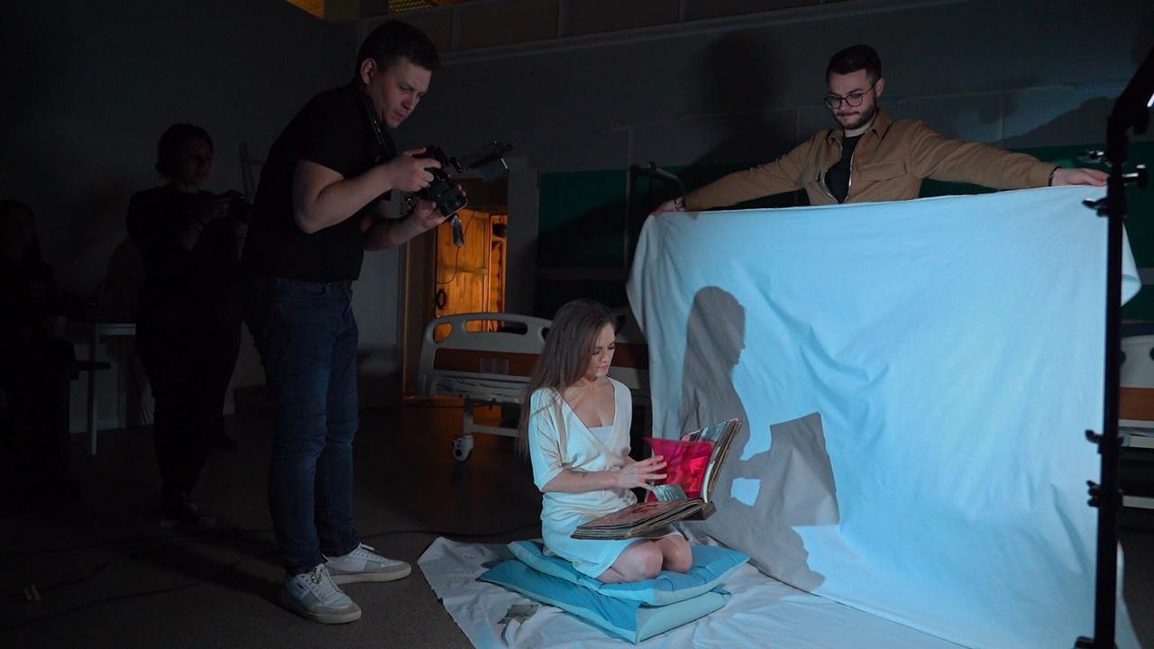 Сложность заключалась в том, чтобы правильно подготовить ткань, ведь живости можно добиться только от лёгкого материала